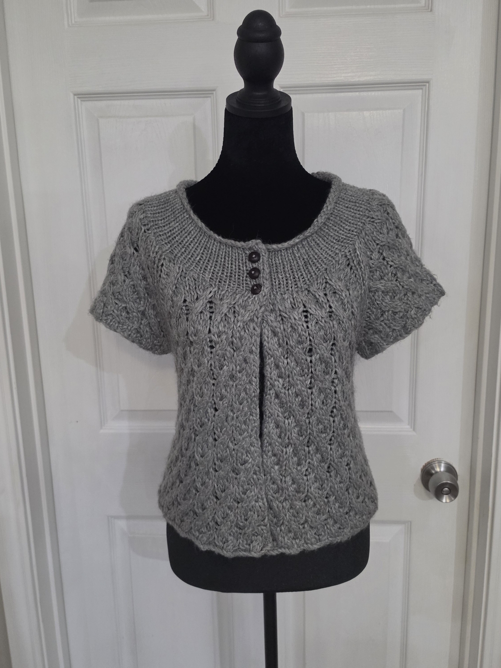 Kaisely Gray Short-Sleeve Knit Cardigan with Button Placket